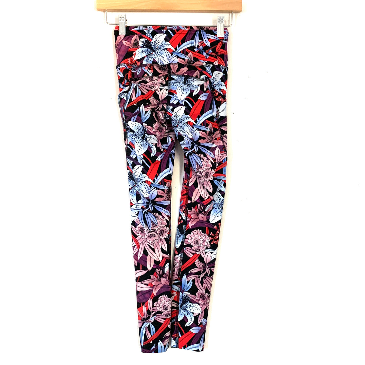 Lululemon Floral Leggings NWOT Size 4 Materials: - Depop
