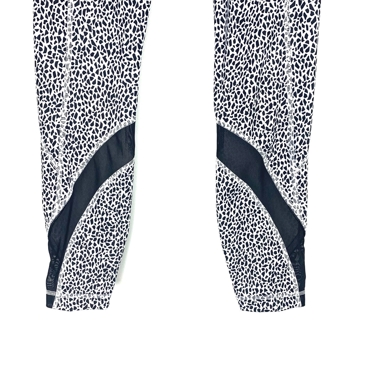 LULULEMON Hot! Animal Leopard White Black Geometric Leggings size 4 - 1722