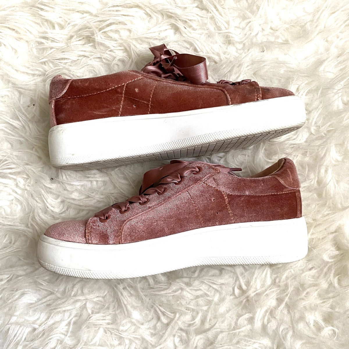 Steve madden sales pink velvet sneakers