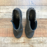 Pre-Owned Chanel Dark Gray Glitter Suede with Chain Trim Booties- Size 40 (see notes)