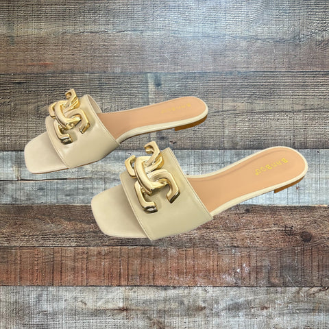 Bamboo Ivory Buzzing Sandal NWT - Size 8