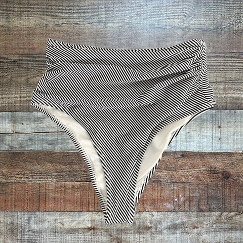 No Brand White/Black Striped Swim Bottoms - Size ~M (No Size Tag, Fits Like A Medium)