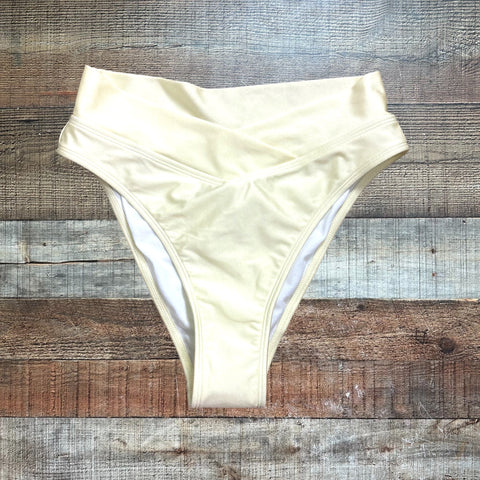 Cupshe Pale Yellow Crossover Waist Bikini Bottoms NWOT- Size S (we have matching bikini top)