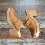 Dr Scholl's Shoes Camel Clogs NWOT - Size 6