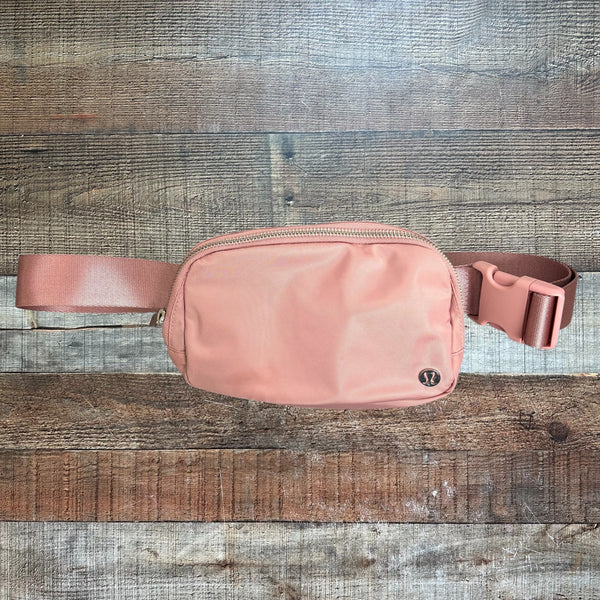 Lululemon Pink Belt Bag – The Saved Collection