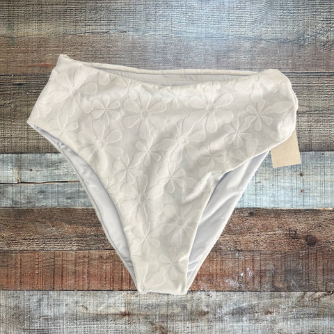 Watercolors By Kenny Flowers White Floral Jacquard Bikini Bottoms NWT - Size L (sold out online)