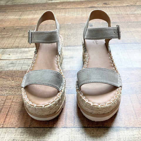 Universal Thread Grey Suede Double Strap Espadrille Sandals- Size 7.5 (GREAT CONDITION)