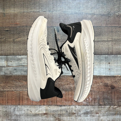 Altra Running White/Black Sneakers - Size 7.5 (See Notes)