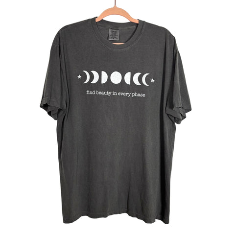 Comfort Colors Grey Find Beauty T-shirt - Size L