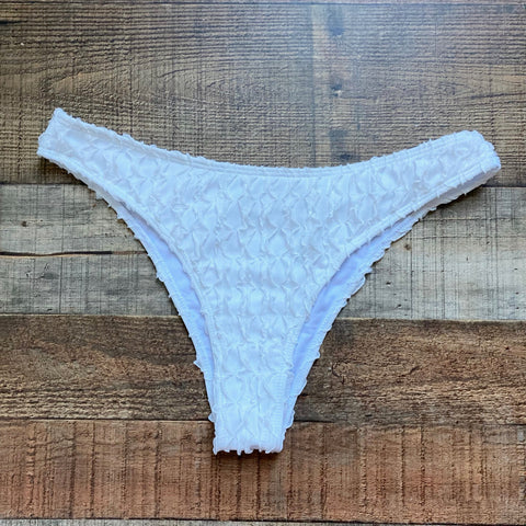 No Brand White Textured Bikini Bottoms- Size L (we have matching skirt and top)