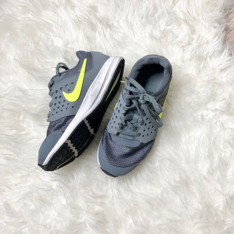 Nike Unisex Tennis Shoe -Size 2Y