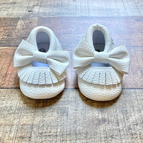 No Brand White Bow Moccasins- Size 10