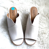 Qupid White Leather Block Heel Sandal- Size 8 (LIKE NEW)