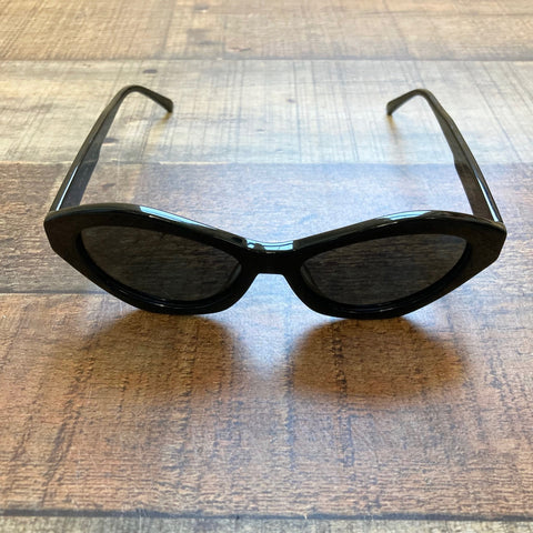 La Vita by Prive Revaux Black Polarized Sunglasses with Microfiber Cloth and Case (Great Condition)