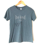 DaySpring Candace Collection Bella Slate Blue Graphic "Be Kind Eph 4:32" AUTOGRAPHED Tee- Size S