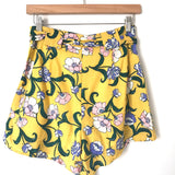 Moon River Yellow Floral Belted Shorts- Size S