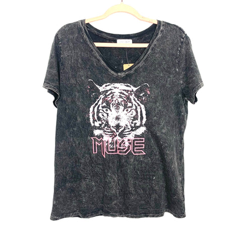 Vestique Black Tiger Muse V-Neck T-Shirt NWT- Size M