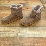 UGG Velvet Boots- Size 7 (GREAT CONDITION)