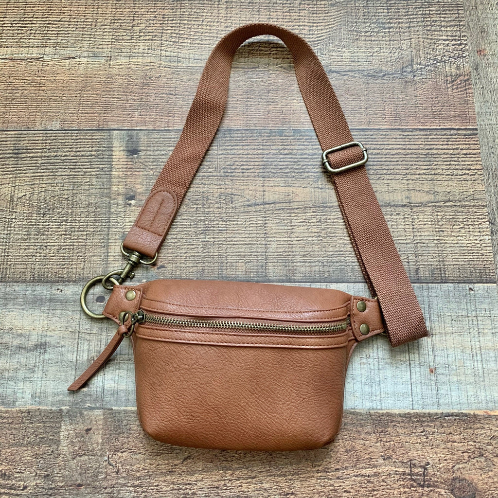 Universal Thread Brown Vegan Leather Fanny Pack (LIKE NEW) – The