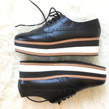 Steve Madden Contrast Sole Lace Up Shoes- Size 10 (Like new condition!)
