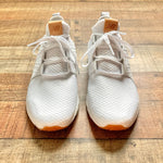 New Balance White Sneakers- Size 8 (BRAND NEW CONDITION)