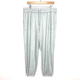 Beyond Yoga Grey Animal Print Drawstring Waist Joggers- Size 1X (Inseam 25", see notes)
