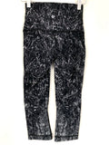 Lululemon Black Fleck Crop Legging- Size 4 (Inseam 18”)