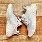 New Balance White Sneakers- Size 8 (BRAND NEW CONDITION)