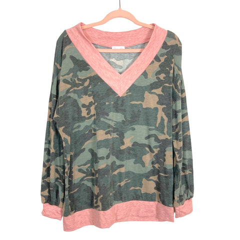 Pink Lily Camo V-Neck with Heathered Pink Trim Top- Size S