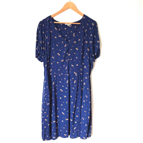 american eagle blue and white floral dress Blue and white floral dress, American Eagle, worn 2