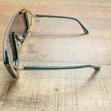 Quay Hold for Applause Sunglasses with Zipper Pouch