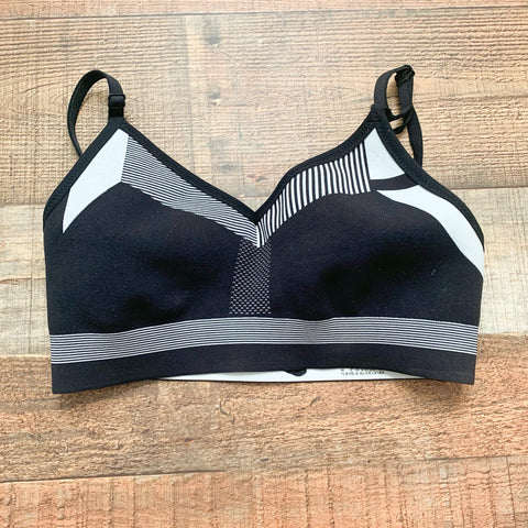 Pre-owned Nike Black and White Sports Bra- Size S
