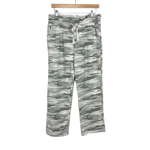 Gibson Look Camo Paper Bag Waist Pants- Size M (Inseam 25")