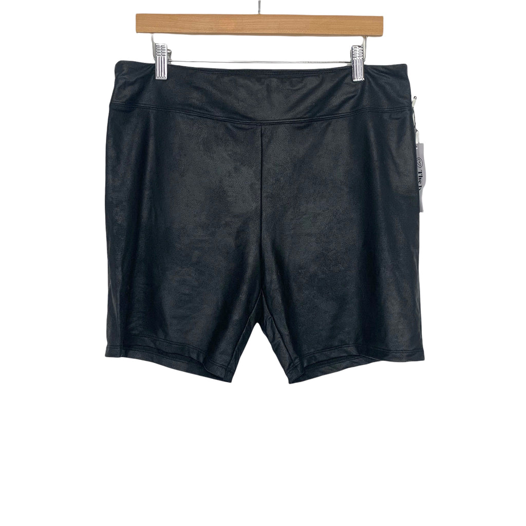 Off to work! 😎 Would you rock biker shorts? (Dropping leather