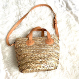 Universal Thread Straw Lined Bucket Handbag (like new conditon)