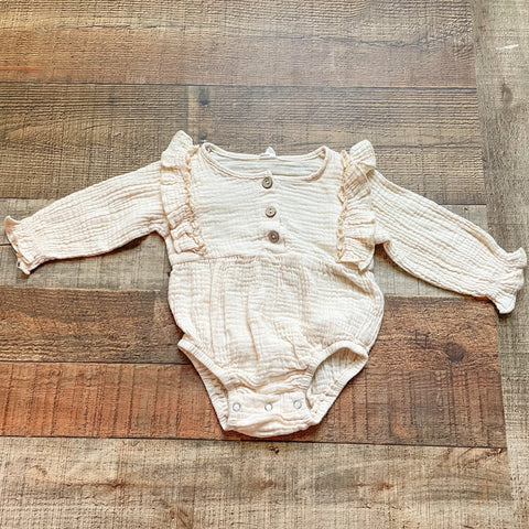 No Brand Cream Ruffle Long Sleeve Muslin Romper- Size ~6-9M (see notes)