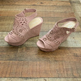 Refresh Mauve Kama Wedge- Size 6.5/7 (In Like New Condition!)