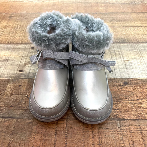 Mayoral Silver Faux Fur Boots- Size 22 (US 5.5, like new!)