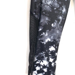 Lululemon Black & White Abstract Floral Legging with Mesh Sides- Size 4 (Inseam 17”)