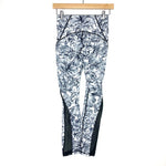 Lululemon Black/White Flower Print Exposed Seam Capri Leggings With Mesh Side- Size 4 (Inseam 24")