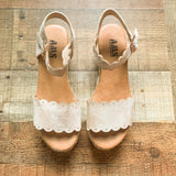 AMS Emma Scalloped Edge Platform Sandals- Size 7 (GREAT CONDITION)