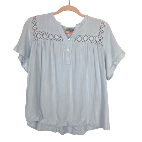 Wishlist apparel Light Blue Linen Blend Button Front Crochet Top- Size S