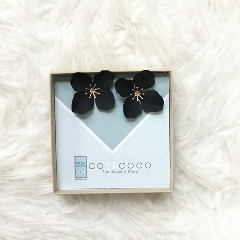 Cotacoco Black Flower Earrings