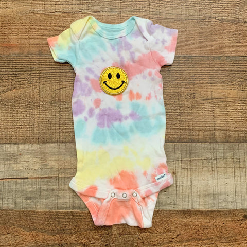 Gerber Organic Cotton Tie-Dye Smiley Face Onesie- Size 3-6M