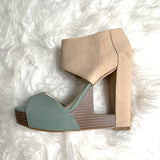 BCBGeneration Two Tone Wedge NWOT- Size 6.5