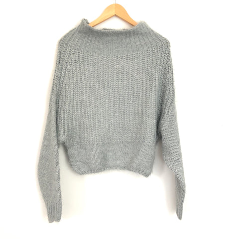 Vestique Grey Fuzzy Knit Crop Sweater NWT- Size S